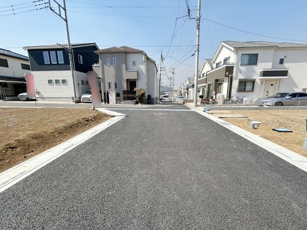 さいたま市北区日進町3丁目 G号棟 前面道路含む外観 前面道路含む外観