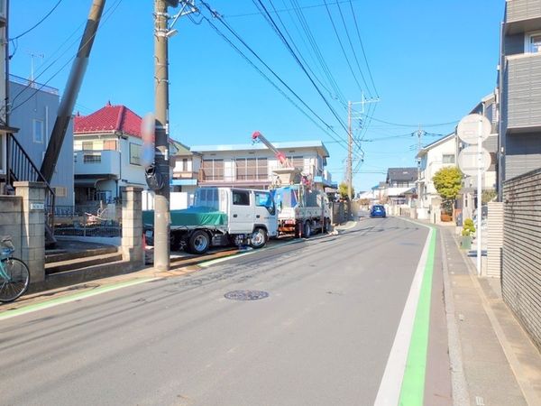 さいたま市見沼区大字南中丸 2号棟 前面道路含む外観 さいたま市見沼区大字南中丸 2号棟 前面道路含む外観