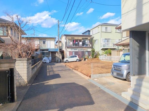 さいたま市西区三橋6丁目 前面道路含む外観