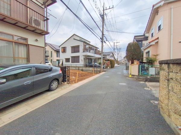 さいたま市見沼区蓮沼 前面道路含む外観