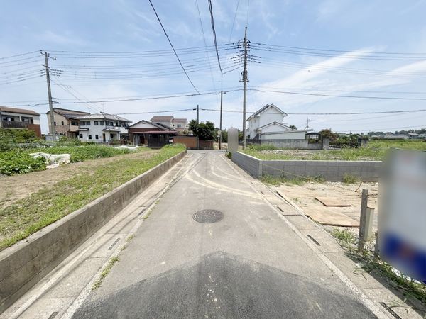 さいたま市西区大字西遊馬 3号棟 前面道路含む外観 さいたま市西区大字西遊馬 3号棟 前面道路含む外観