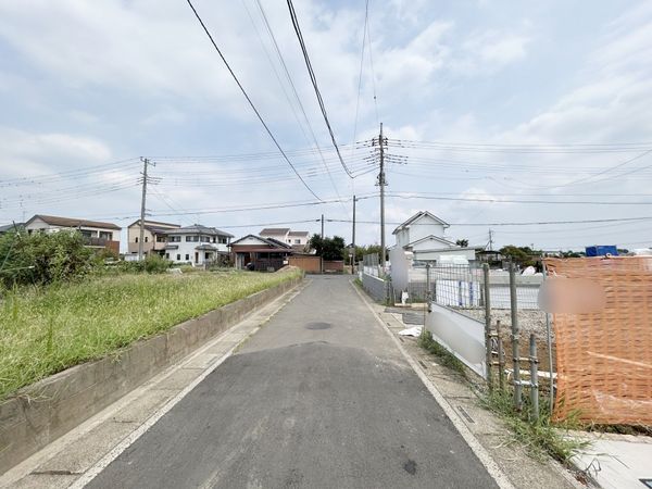 さいたま市西区大字西遊馬 3号棟 前面道路含む外観 さいたま市西区大字西遊馬 3号棟 前面道路含む外観