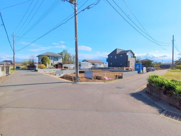 さいたま市西区大字西遊馬 4号棟 前面道路含む外観