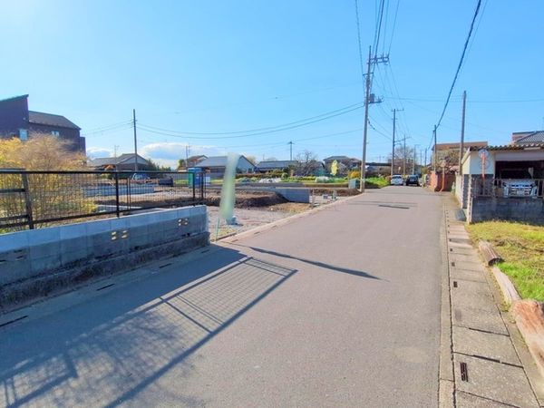 さいたま市西区大字西遊馬 5号棟 前面道路含む外観