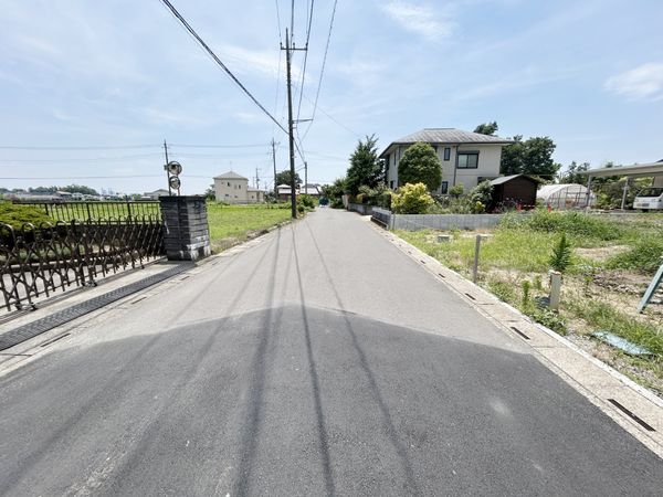 さいたま市西区大字西遊馬 5号棟 前面道路含む外観 さいたま市西区大字西遊馬 5号棟 前面道路含む外観
