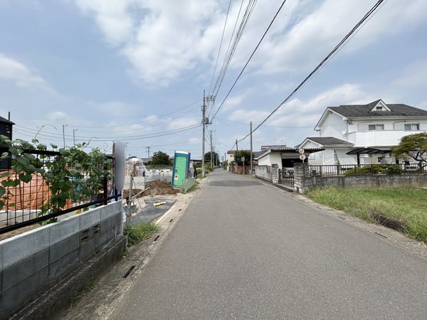 さいたま市西区大字西遊馬 5号棟 前面道路含む外観 さいたま市西区大字西遊馬 5号棟 前面道路含む外観