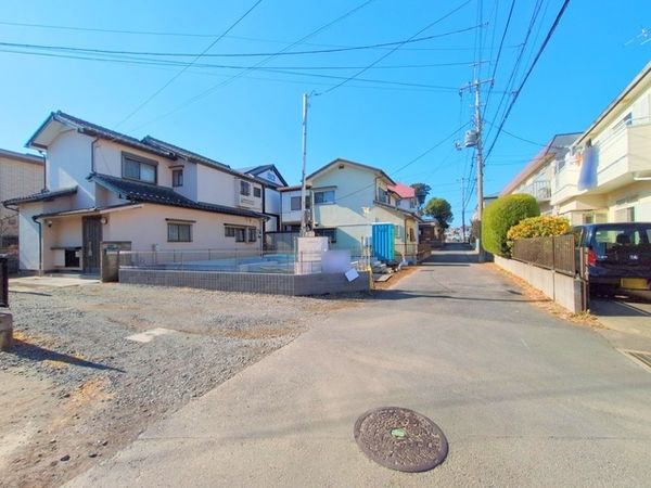 さいたま市見沼区南中丸 1号棟 前面道路含む外観 さいたま市見沼区南中丸 1号棟 前面道路含む外観