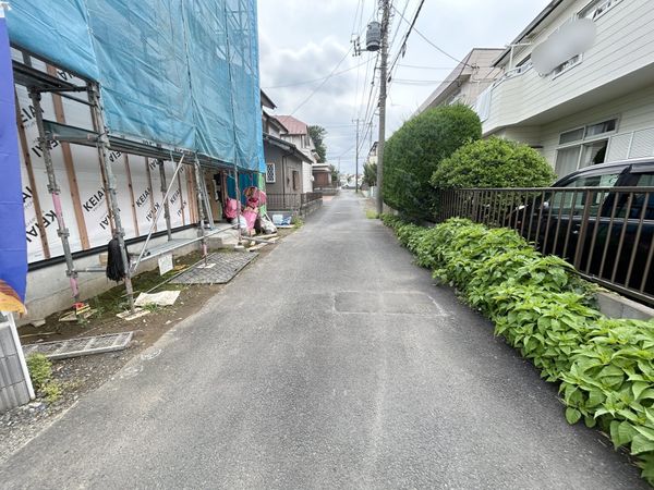 さいたま市見沼区南中丸 1号棟 前面道路含む外観 さいたま市見沼区南中丸 1号棟 前面道路含む外観
