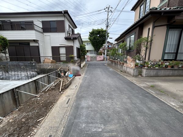 前面道路含む外観