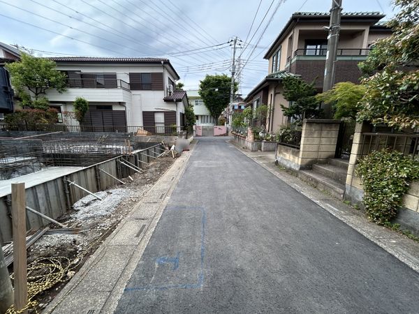 前面道路含む外観