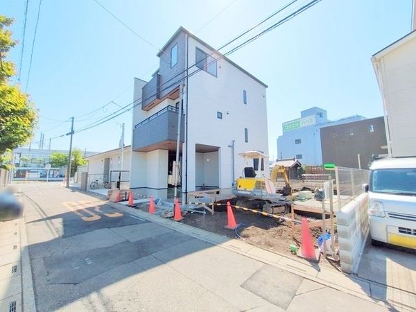 前面道路含む外観