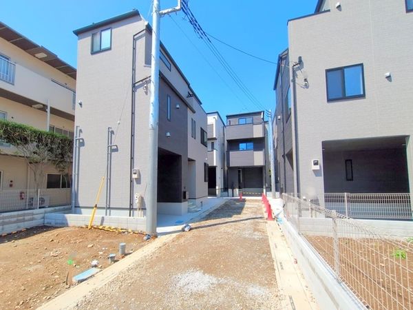 さいたま市大宮区櫛引町1丁目 2号棟 前面道路含む外観 さいたま市大宮区櫛引町1丁目 2号棟 前面道路含む外観