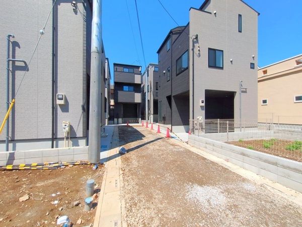 前面道路含む外観
