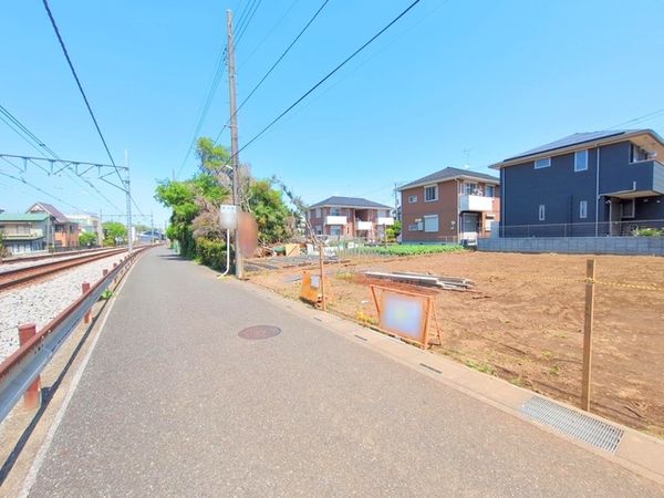 前面道路含む外観