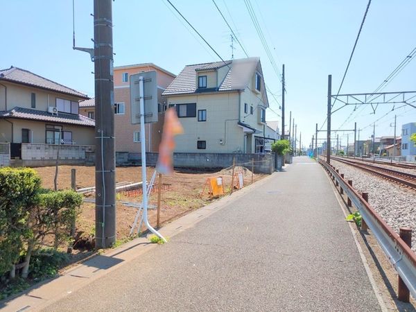 前面道路含む外観