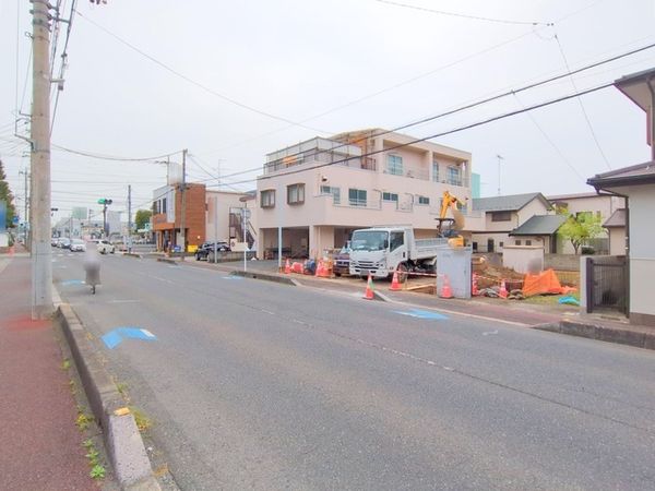 前面道路含む外観