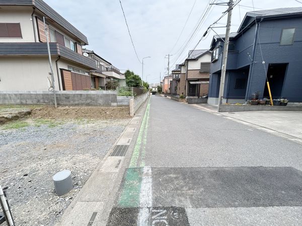 前面道路含む外観