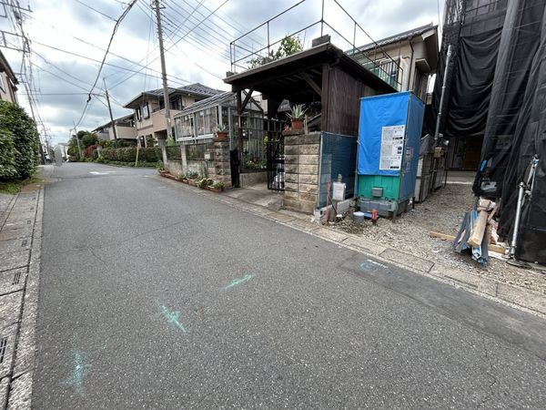 前面道路含む外観
