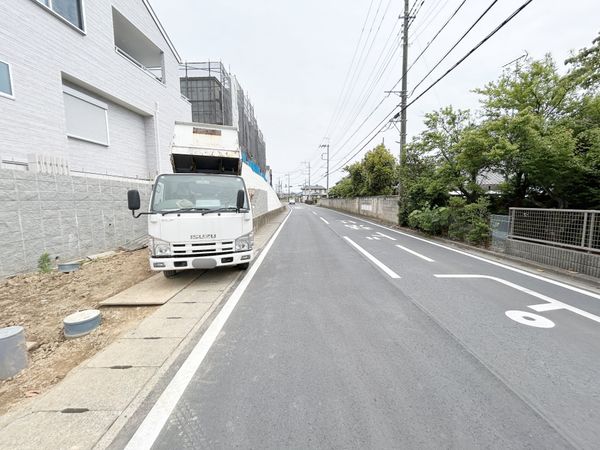 前面道路含む外観