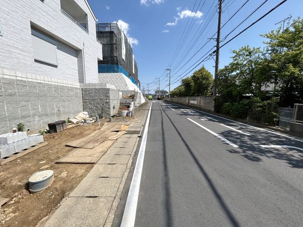さいたま市見沼区大字中川 6号棟 前面道路含む外観 さいたま市見沼区大字中川 6号棟 前面道路含む外観