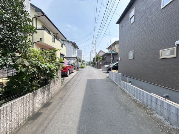 さいたま市大宮区桜木町4丁目 1号棟 前面道路含む外観 さいたま市大宮区桜木町4丁目 1号棟 前面道路含む外観