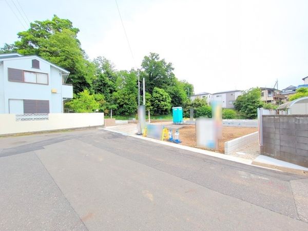 前面道路含む外観