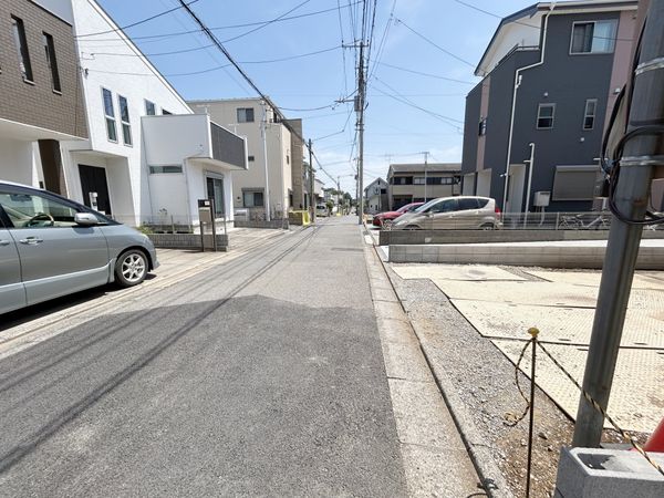 さいたま市大宮区堀の内町2丁目 1号棟 前面道路含む外観 さいたま市大宮区堀の内町2丁目 1号棟 前面道路含む外観