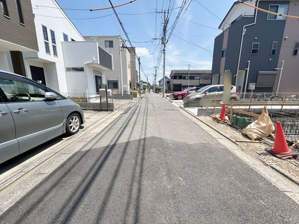 さいたま市大宮区堀の内町2丁目 1号棟 前面道路含む外観 さいたま市大宮区堀の内町2丁目 1号棟 前面道路含む外観