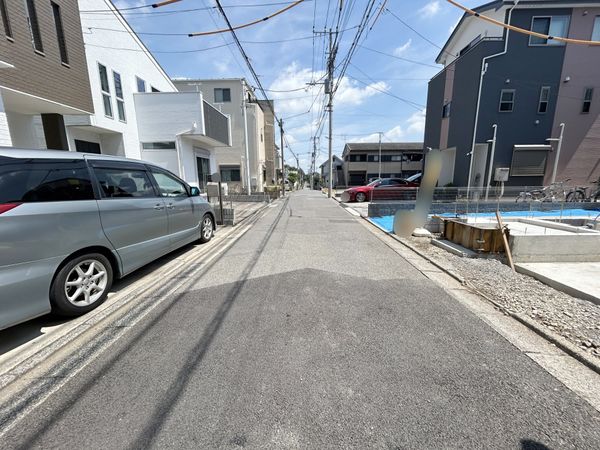 さいたま市大宮区堀の内町2丁目 1号棟 前面道路含む外観 さいたま市大宮区堀の内町2丁目 1号棟 前面道路含む外観