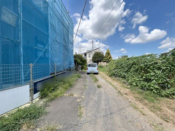 さいたま市見沼区大字蓮沼 前面道路含む外観 さいたま市見沼区大字蓮沼 前面道路含む外観