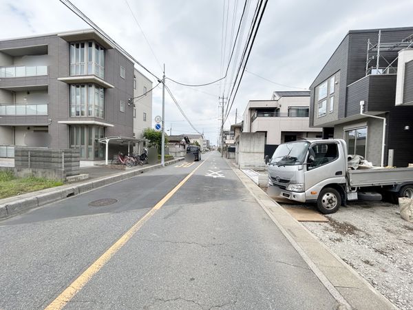 前面道路含む外観