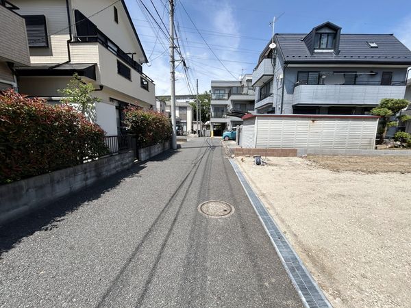 さいたま市西区大字西遊馬 A号棟 前面道路含む外観