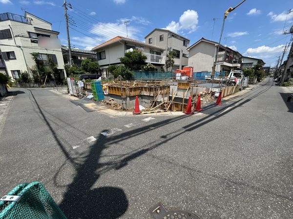 前面道路含む外観