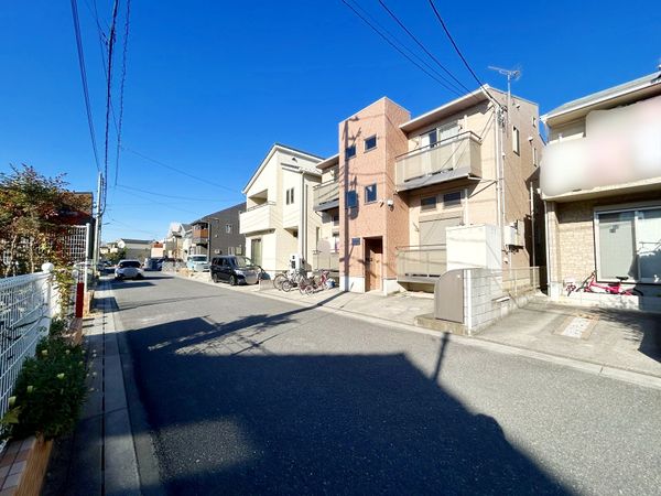 アコールエイト 前面道路含む外観 前面道路含む外観