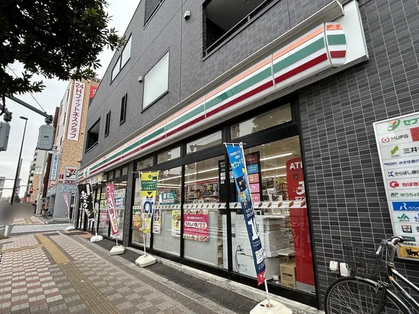徒歩5分。