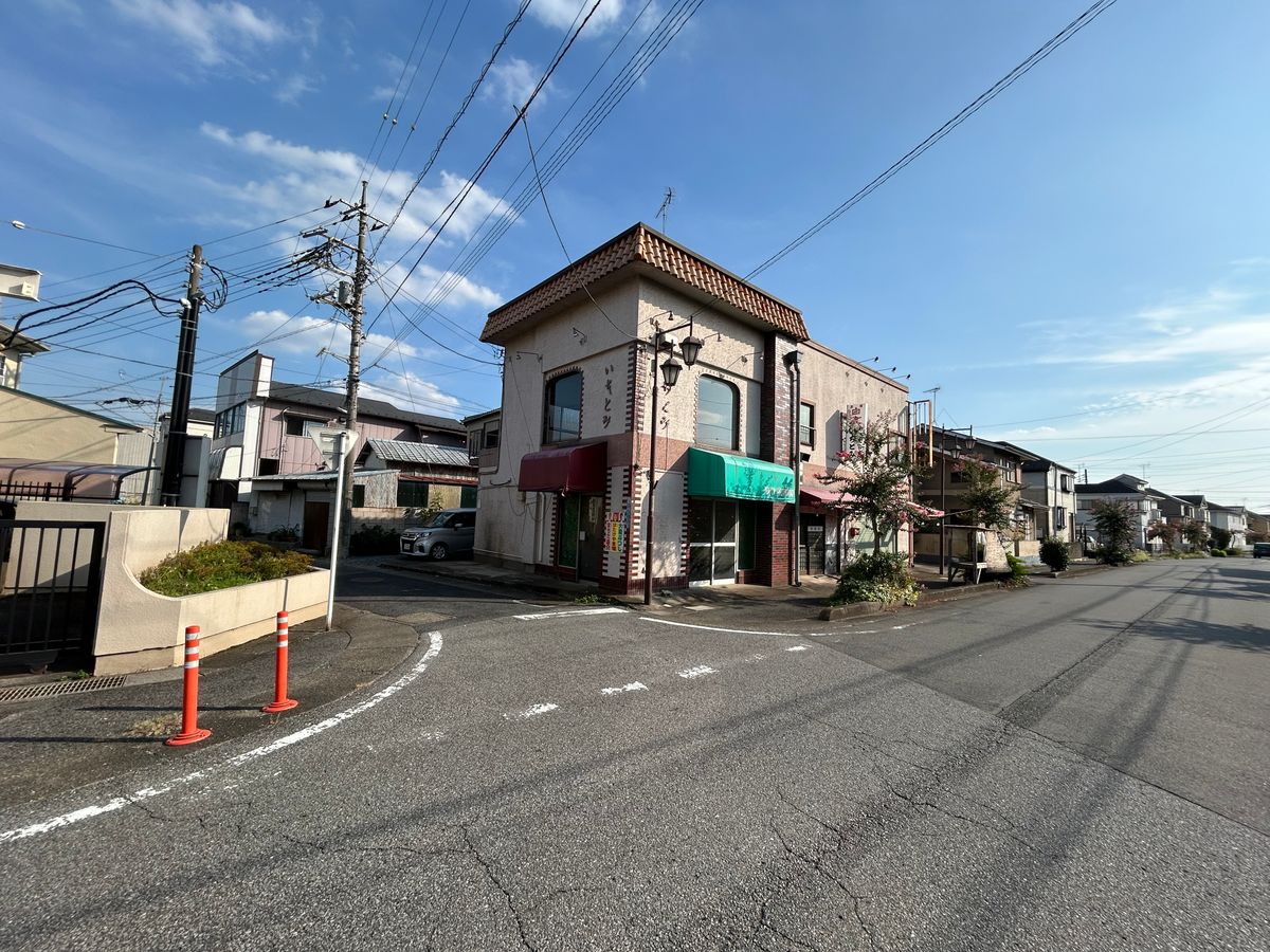 前面道路含む外観