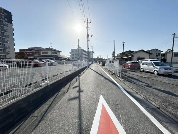 前面道路含む外観