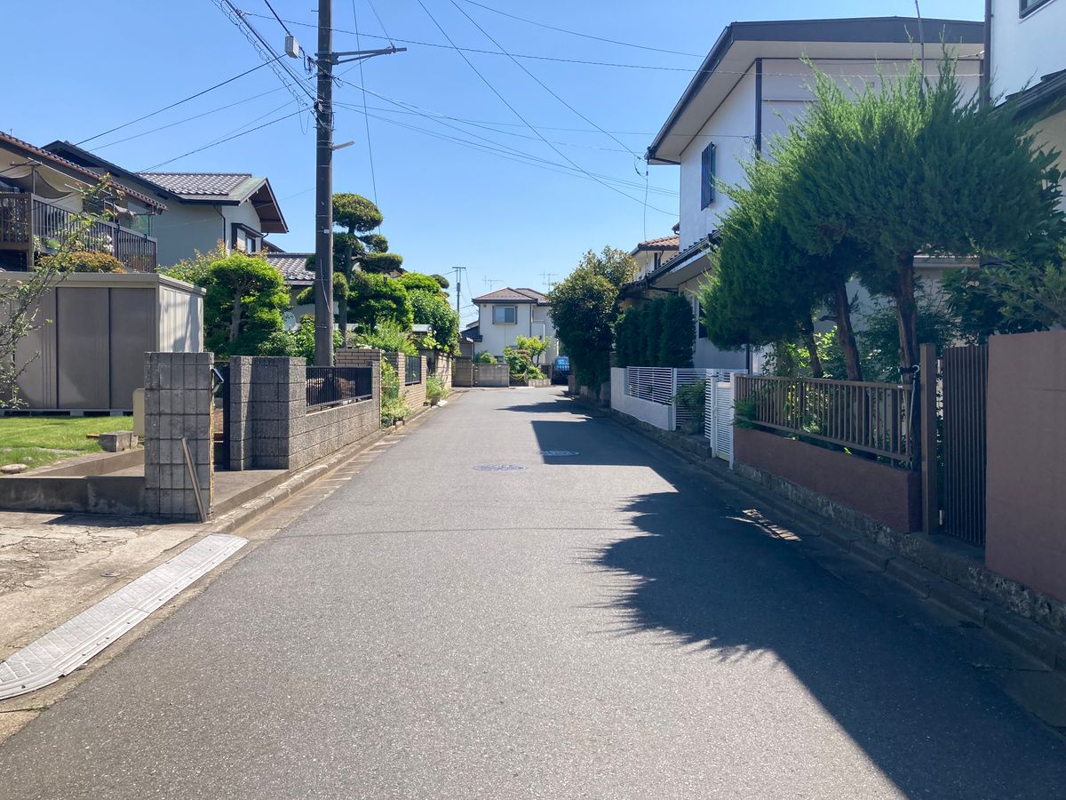 前面道路含む外観