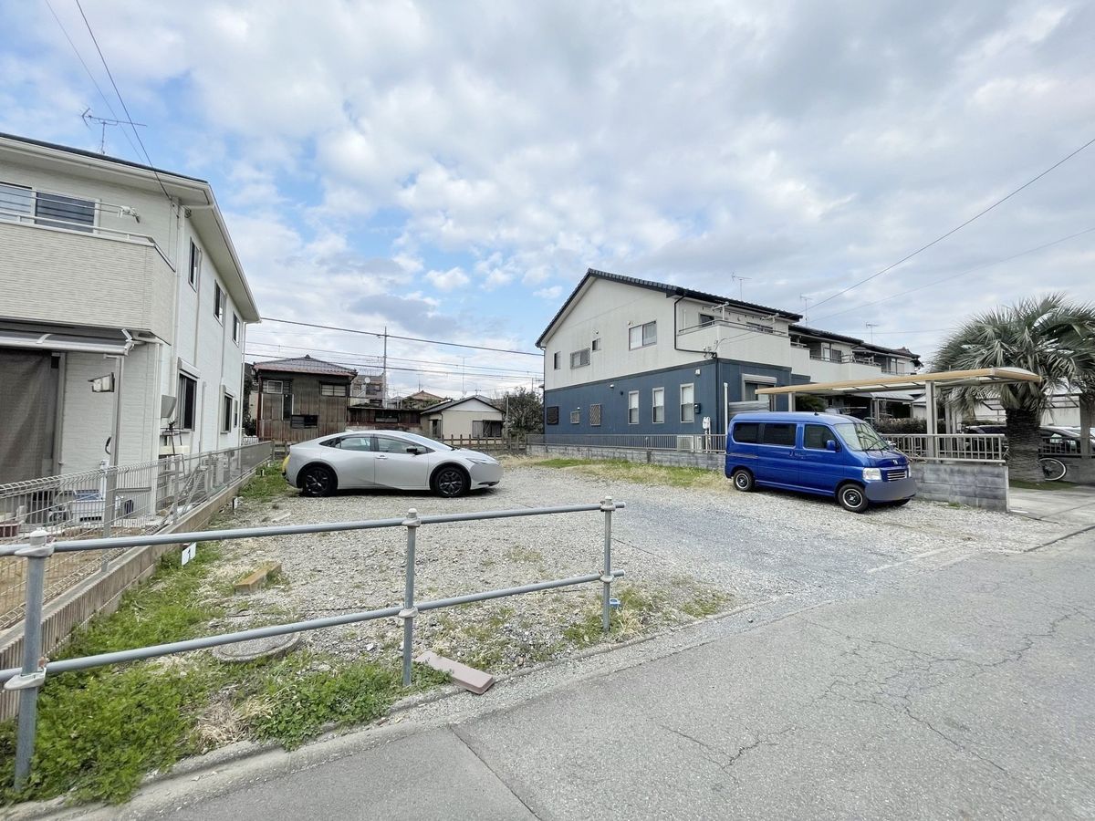 前面道路含む外観