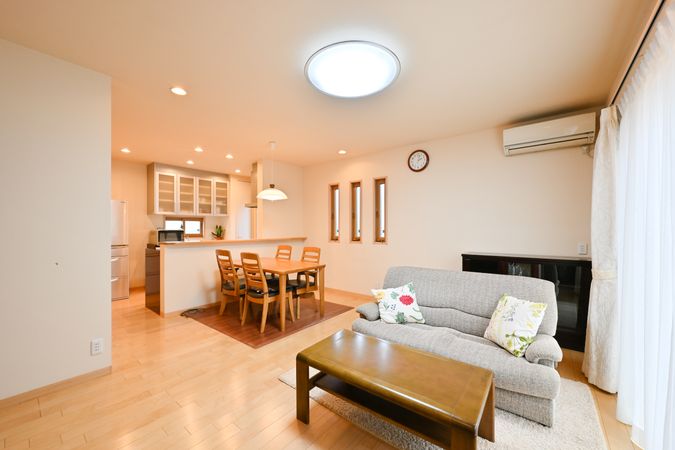 鴻巣市雷電1丁目 リビング