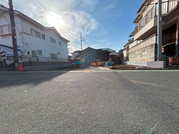 鴻巣市人形1丁目 前面道路含む外観