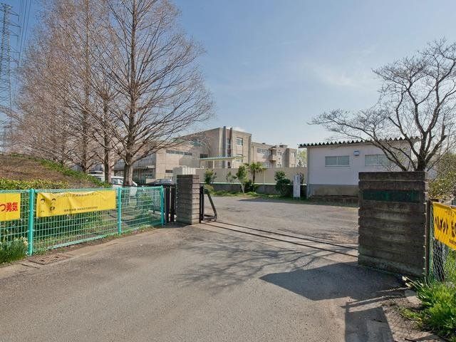 シティハウス北本 4号棟 北本市立東小学校(約1670m) 北本市立東小学校(約1670m)