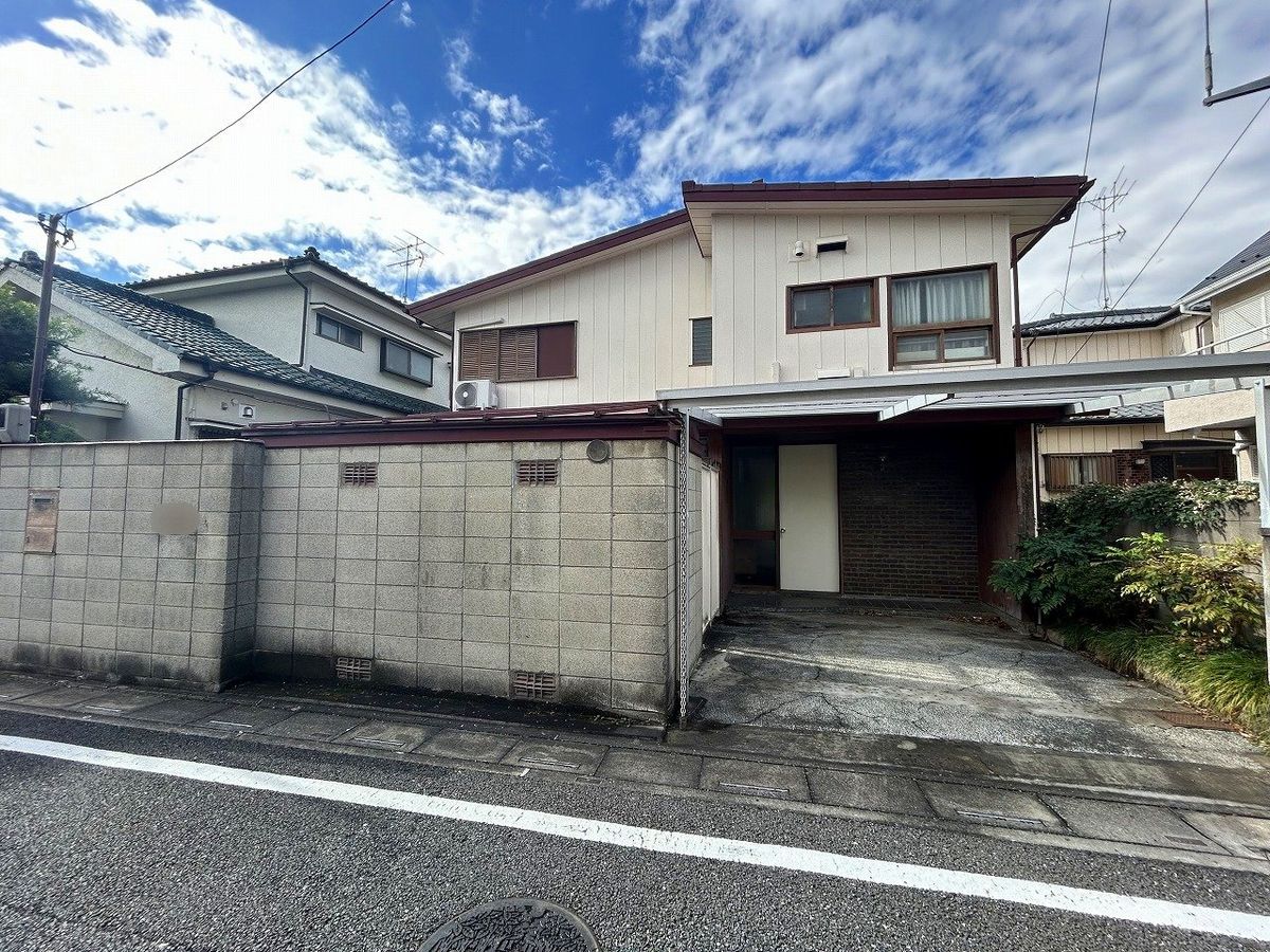 前面道路含む外観