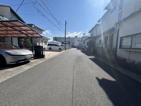 北足立郡伊奈町栄4丁目 前面道路含む外観 北足立郡伊奈町栄4丁目 前面道路含む外観