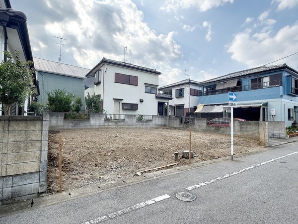 蓮田市西新宿4丁目 前面道路含む外観 前面道路含む外観