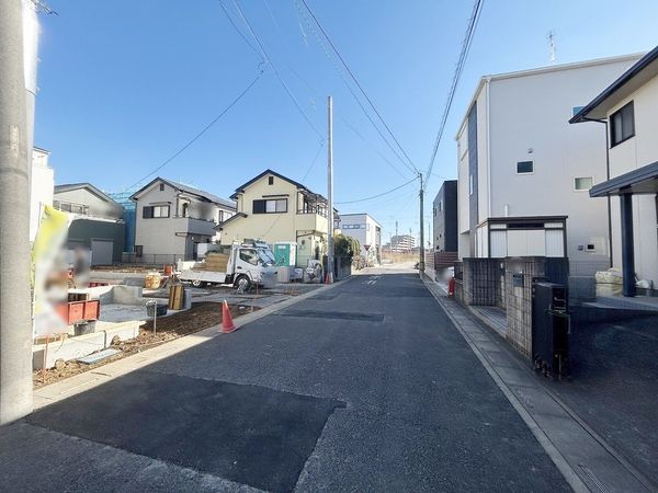 さいたま市見沼区東大宮6丁目 A号棟 前面道路含む外観 さいたま市見沼区東大宮6丁目 A号棟 前面道路含む外観