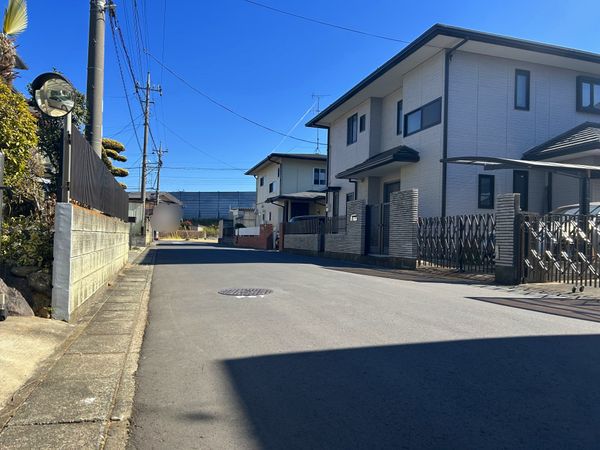 蓮田市緑町1丁目 前面道路含む外観 蓮田市緑町1丁目 前面道路含む外観