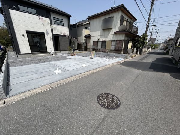 白岡市小久喜 前面道路含む外観 白岡市小久喜 前面道路含む外観