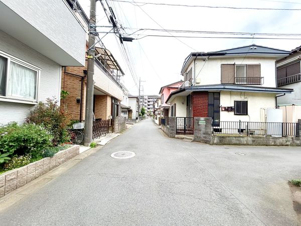 前面道路含む外観