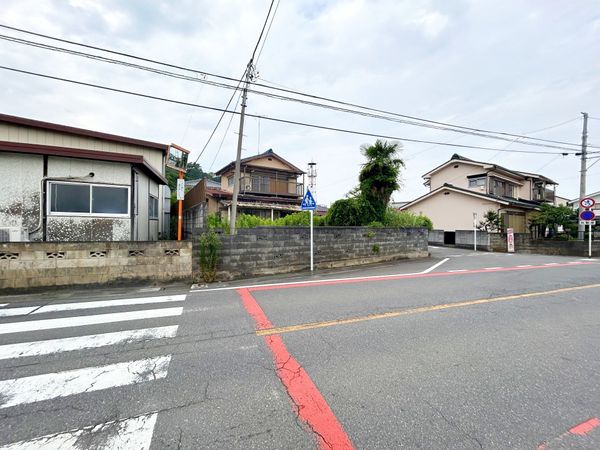 入間市中神 土地 前面道路含む外観